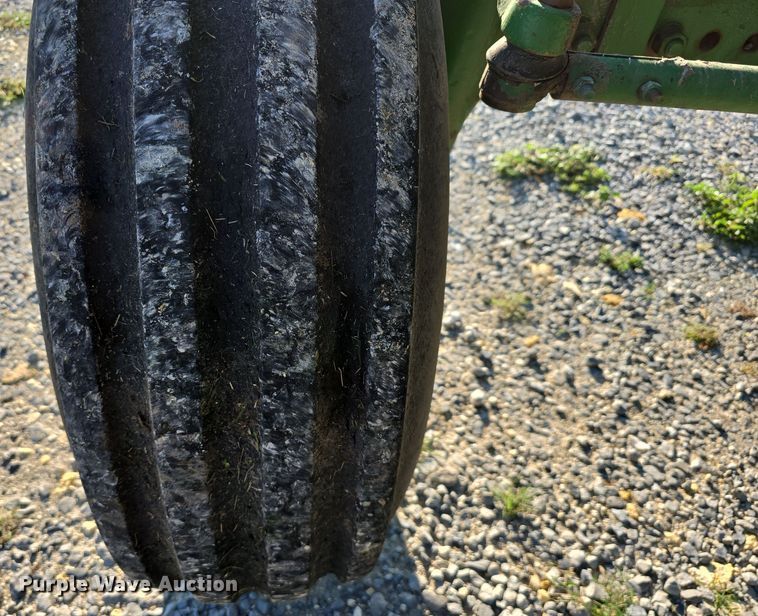 image for item DR3976 1992 John Deere 4455 tractor