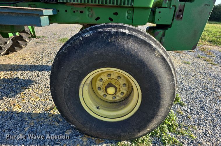 image for item DR3976 1992 John Deere 4455 tractor