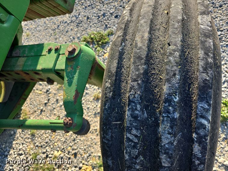 image for item DR3976 1992 John Deere 4455 tractor