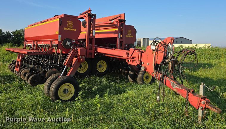 image for item DR3979 Sunflower 9421-25 grain drill