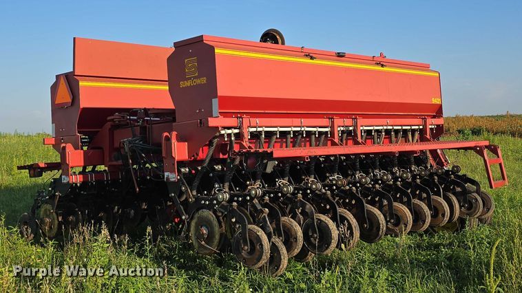 image for item DR3979 Sunflower 9421-25 grain drill