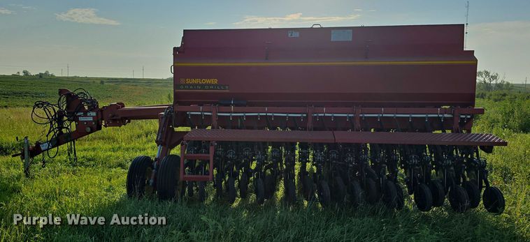 image for item DR3979 Sunflower 9421-25 grain drill