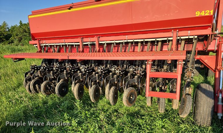 image for item DR3979 Sunflower 9421-25 grain drill