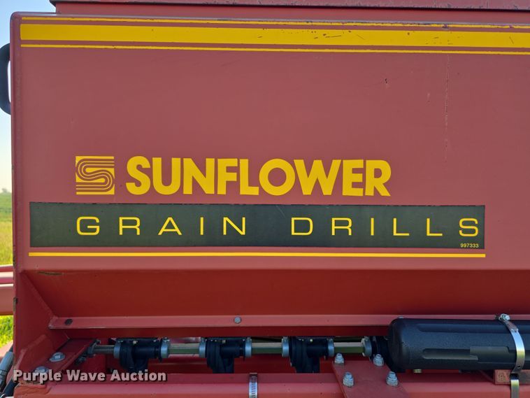 image for item DR3979 Sunflower 9421-25 grain drill