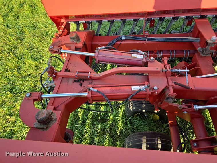 image for item DR3979 Sunflower 9421-25 grain drill