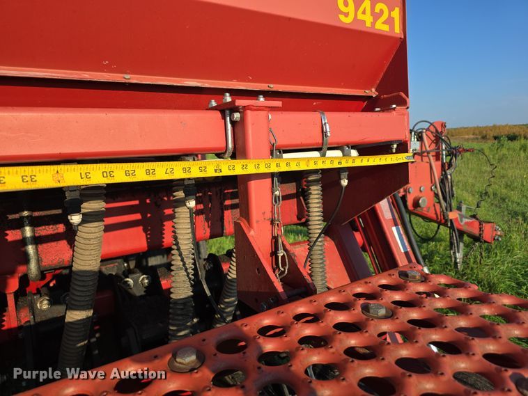 image for item DR3979 Sunflower 9421-25 grain drill