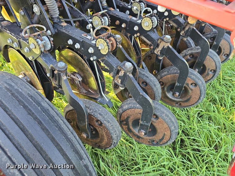 image for item DR3979 Sunflower 9421-25 grain drill