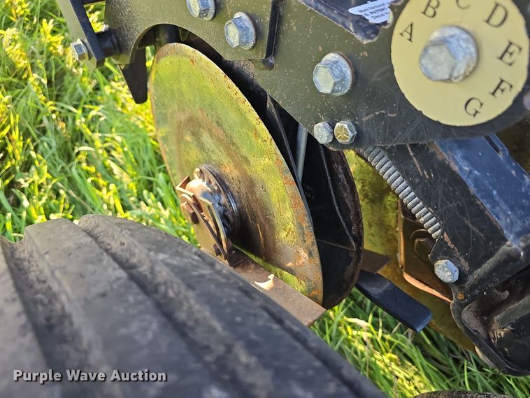 image for item DR3979 Sunflower 9421-25 grain drill