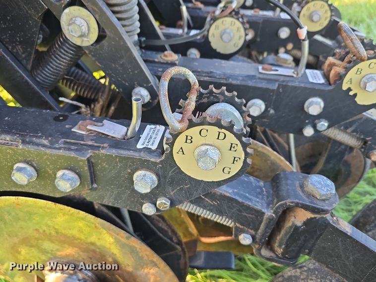 image for item DR3979 Sunflower 9421-25 grain drill