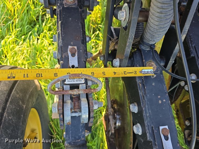 image for item DR3979 Sunflower 9421-25 grain drill