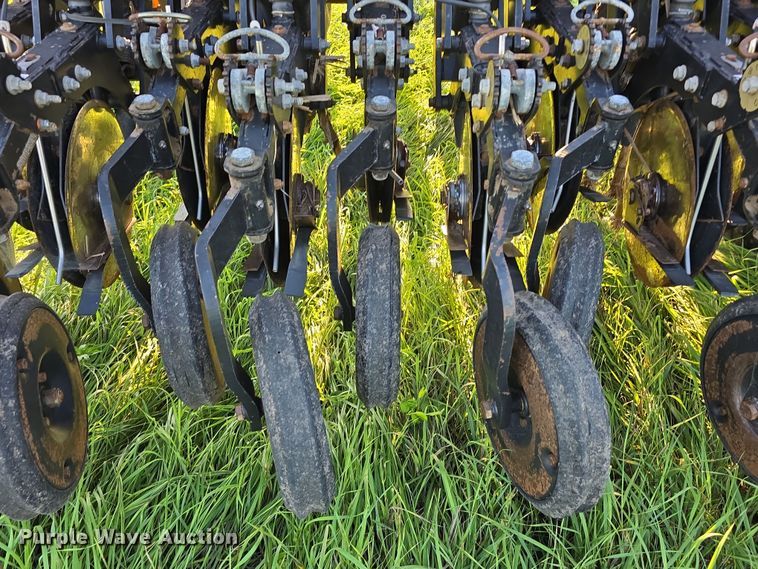 image for item DR3979 Sunflower 9421-25 grain drill