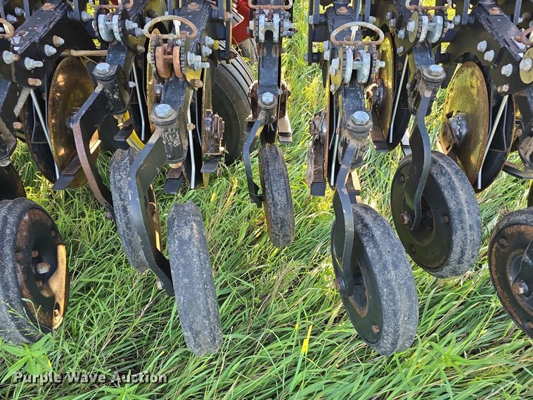 image for item DR3979 Sunflower 9421-25 grain drill