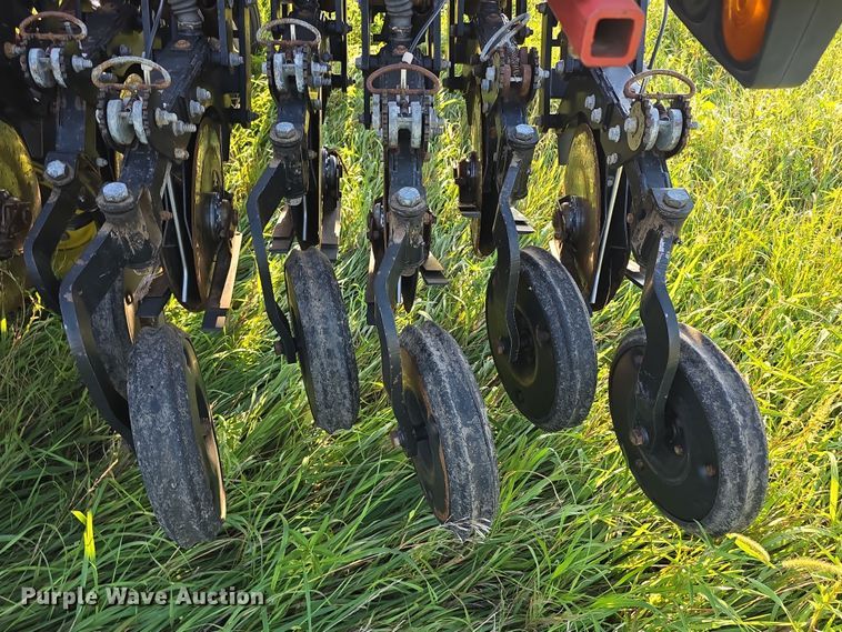 image for item DR3979 Sunflower 9421-25 grain drill