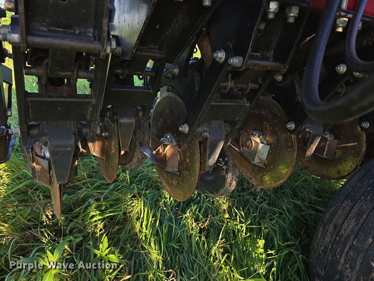 image for item DR3979 Sunflower 9421-25 grain drill