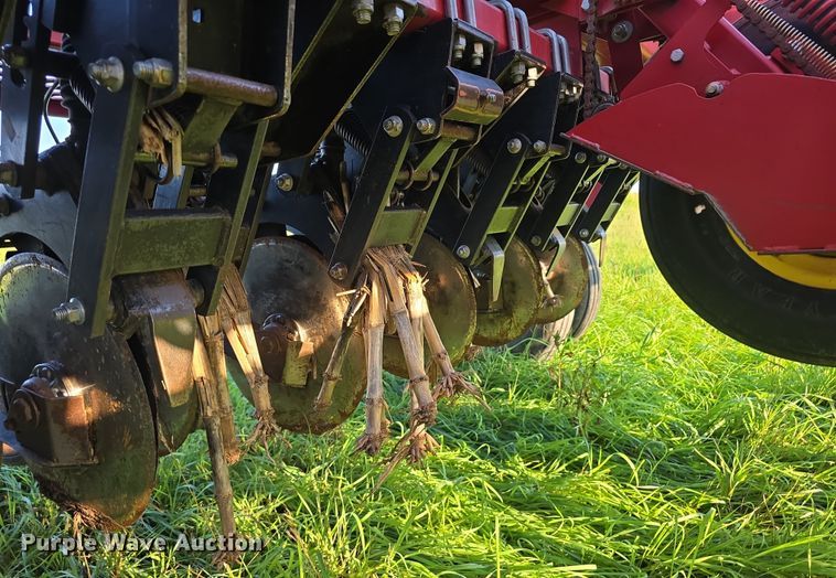 image for item DR3979 Sunflower 9421-25 grain drill