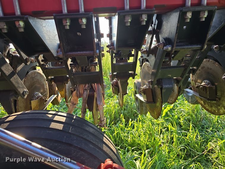 image for item DR3979 Sunflower 9421-25 grain drill