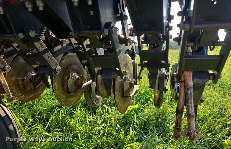 image for item DR3979 Sunflower 9421-25 grain drill