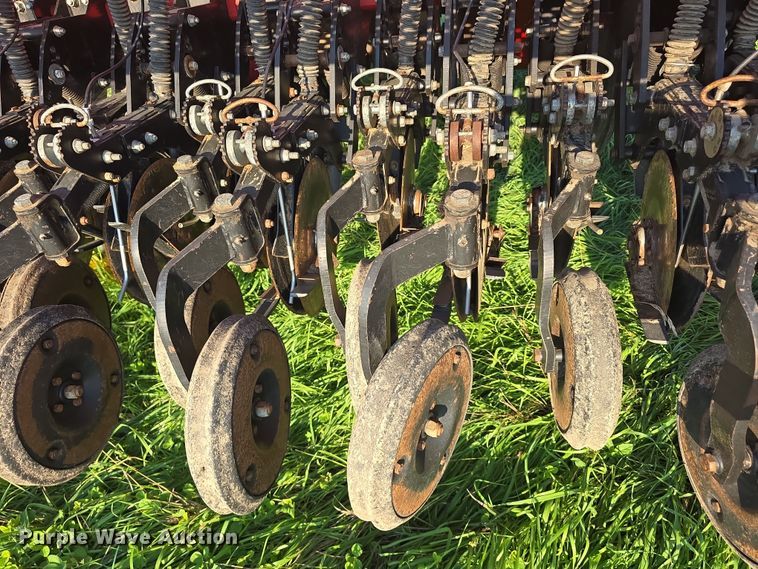 image for item DR3979 Sunflower 9421-25 grain drill