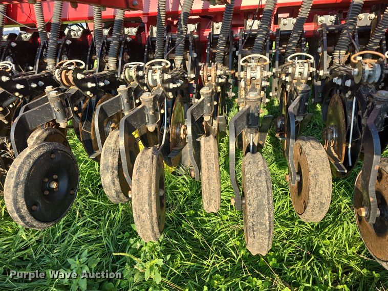 image for item DR3979 Sunflower 9421-25 grain drill