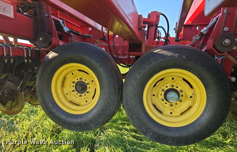 image for item DR3979 Sunflower 9421-25 grain drill