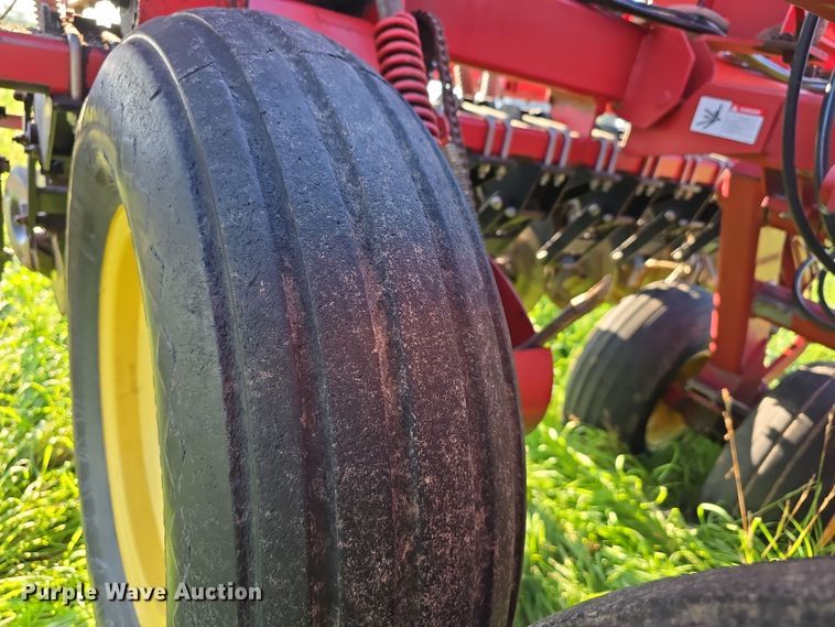 image for item DR3979 Sunflower 9421-25 grain drill