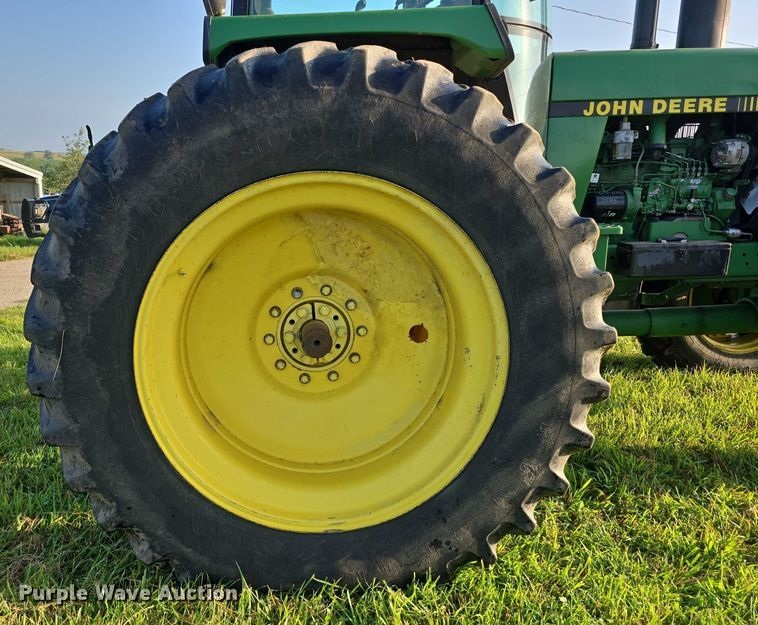 image for item DR3980 1990 John Deere 4755 MFWD tractor