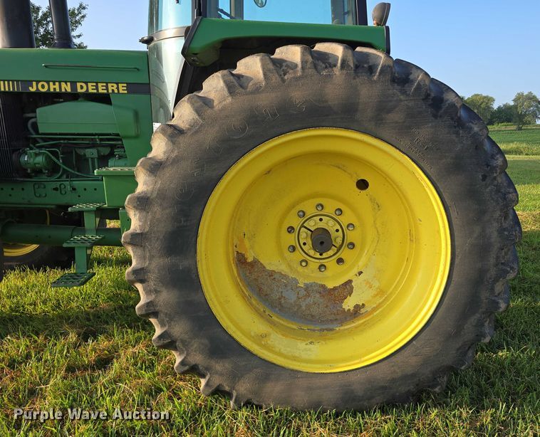 image for item DR3980 1990 John Deere 4755 MFWD tractor