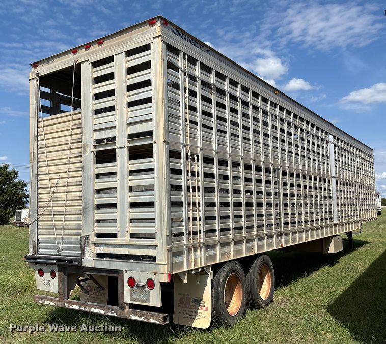 image for item DT3279 1998 Featherlite livestock trailer