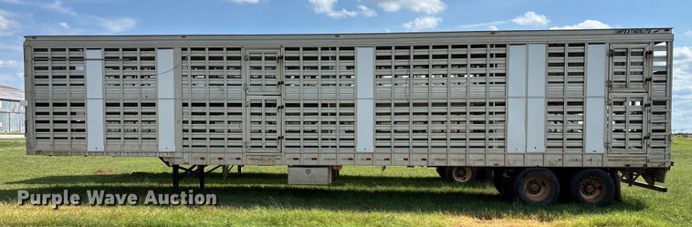 image for item DT3279 1998 Featherlite livestock trailer