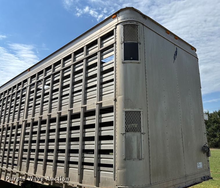 image for item DT3279 1998 Featherlite livestock trailer