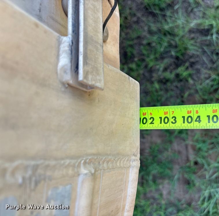 image for item DT3279 1998 Featherlite livestock trailer