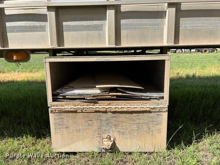 image for item DT3279 1998 Featherlite livestock trailer