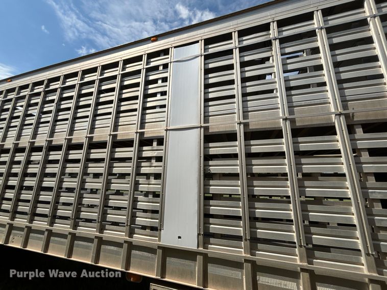 image for item DT3279 1998 Featherlite livestock trailer