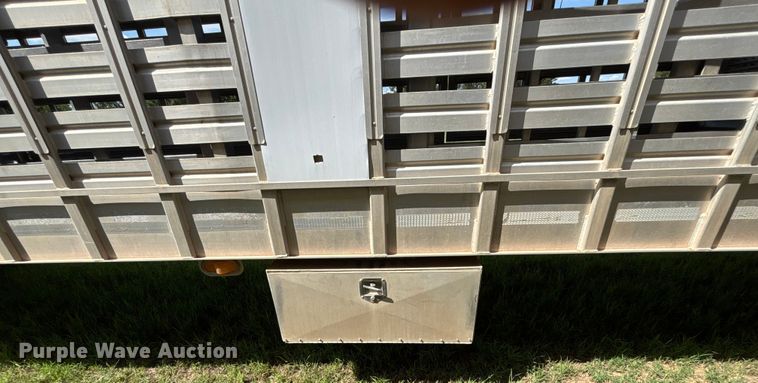 image for item DT3279 1998 Featherlite livestock trailer