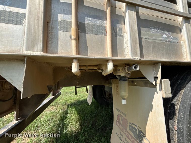 image for item DT3279 1998 Featherlite livestock trailer