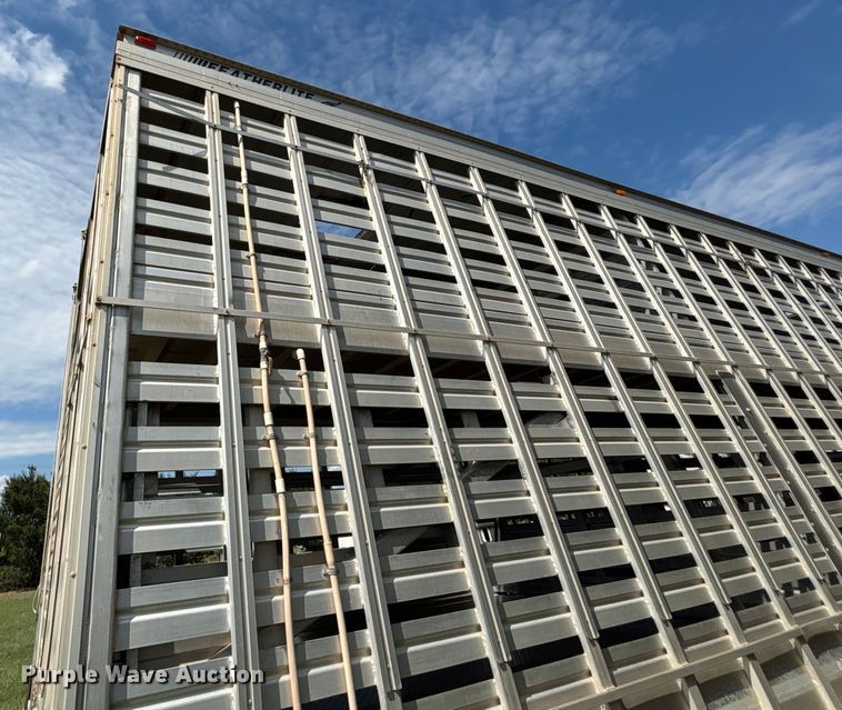 image for item DT3279 1998 Featherlite livestock trailer