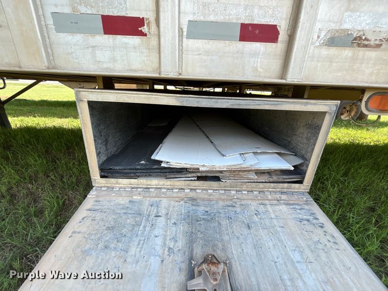 image for item DT3279 1998 Featherlite livestock trailer