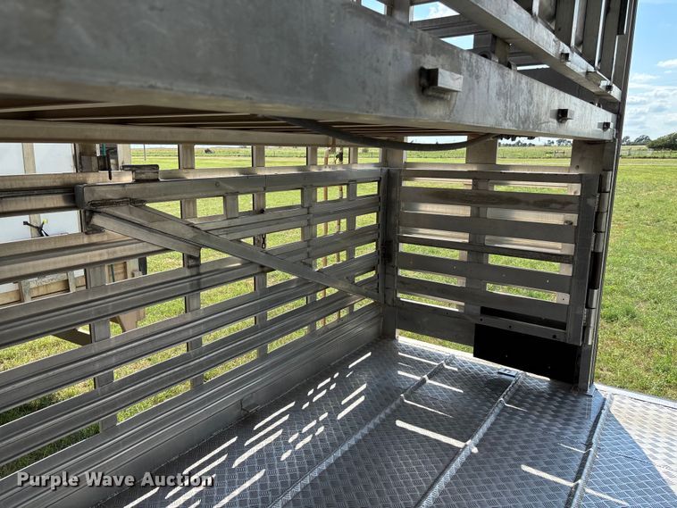 image for item DT3279 1998 Featherlite livestock trailer