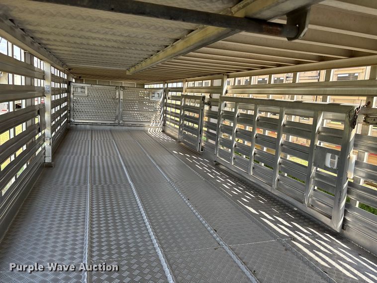 image for item DT3279 1998 Featherlite livestock trailer