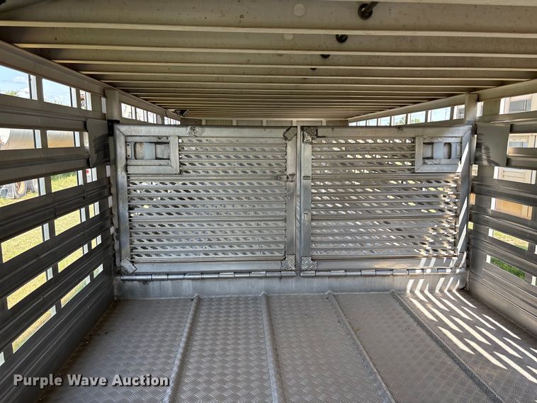 image for item DT3279 1998 Featherlite livestock trailer