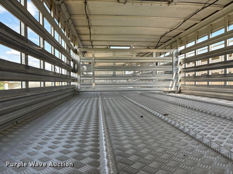 image for item DT3279 1998 Featherlite livestock trailer