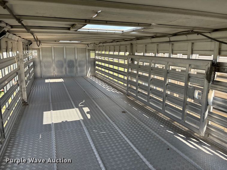 image for item DT3279 1998 Featherlite livestock trailer