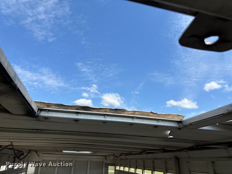 image for item DT3279 1998 Featherlite livestock trailer