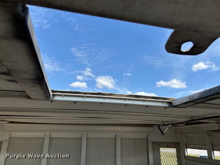 image for item DT3279 1998 Featherlite livestock trailer