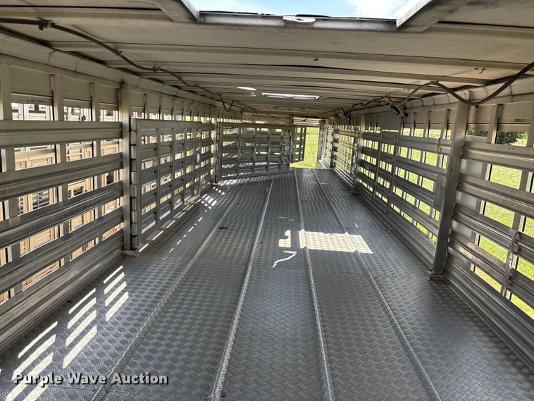 image for item DT3279 1998 Featherlite livestock trailer