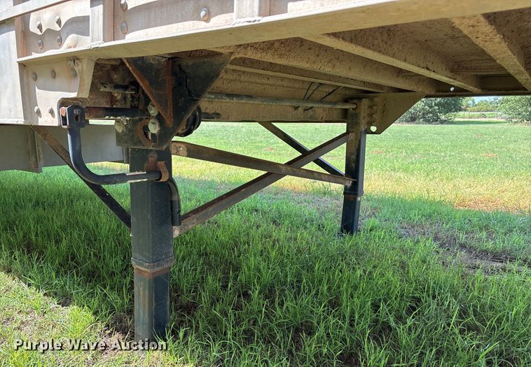 image for item DT3279 1998 Featherlite livestock trailer