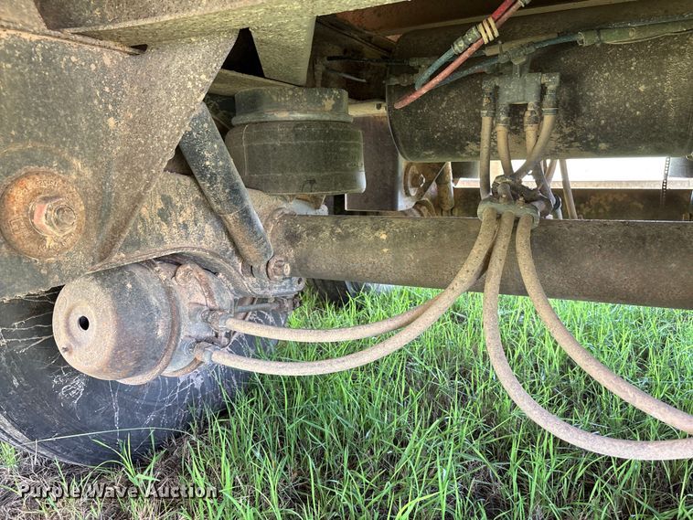 image for item DT3279 1998 Featherlite livestock trailer