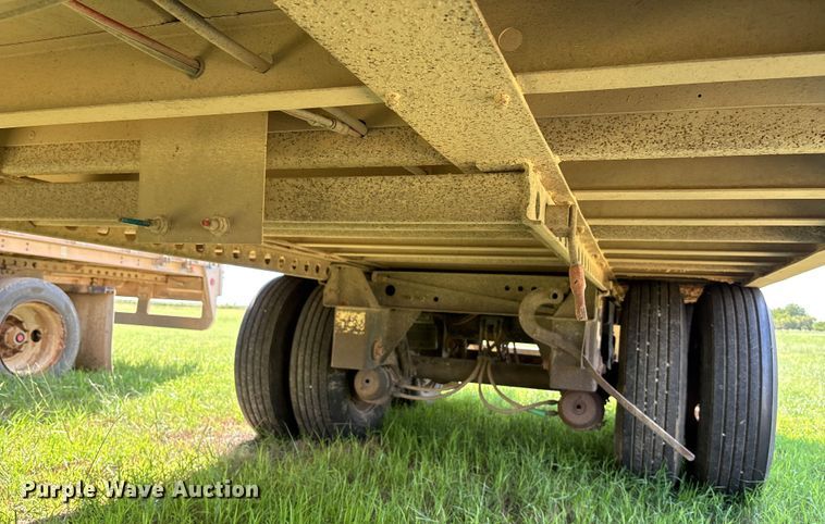 image for item DT3279 1998 Featherlite livestock trailer