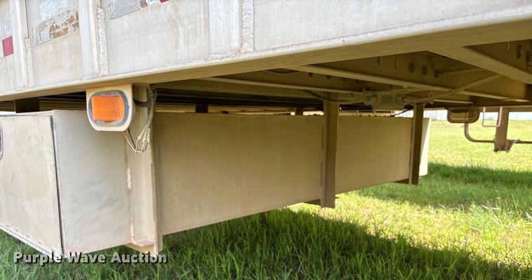 image for item DT3279 1998 Featherlite livestock trailer