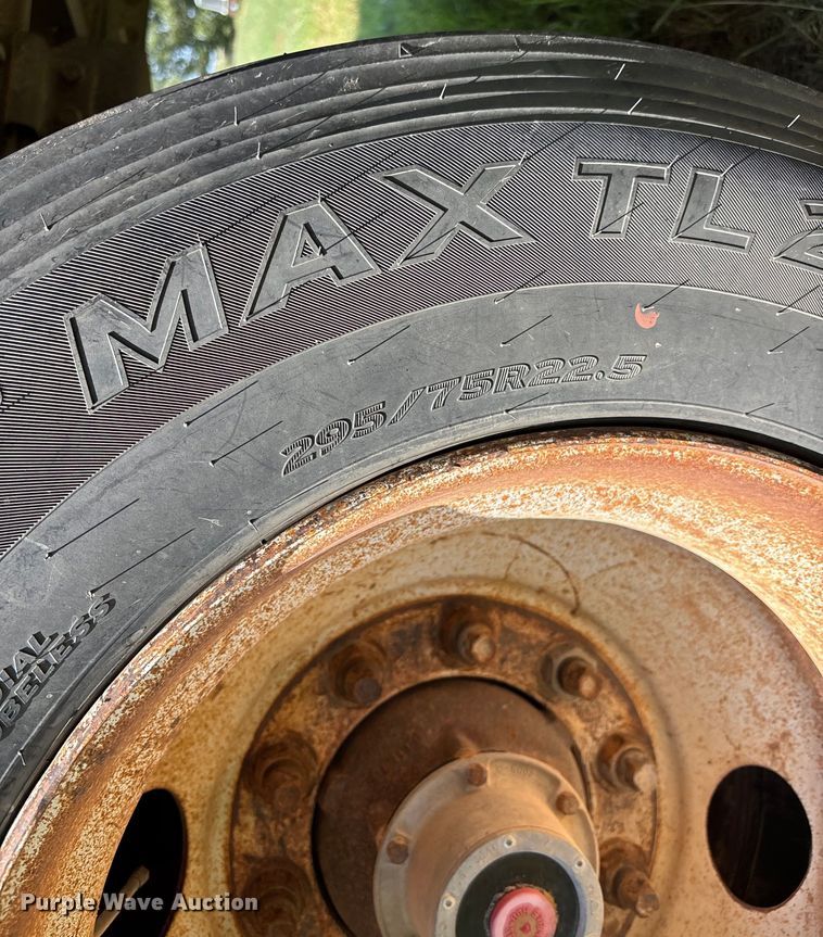 image for item DT3279 1998 Featherlite livestock trailer